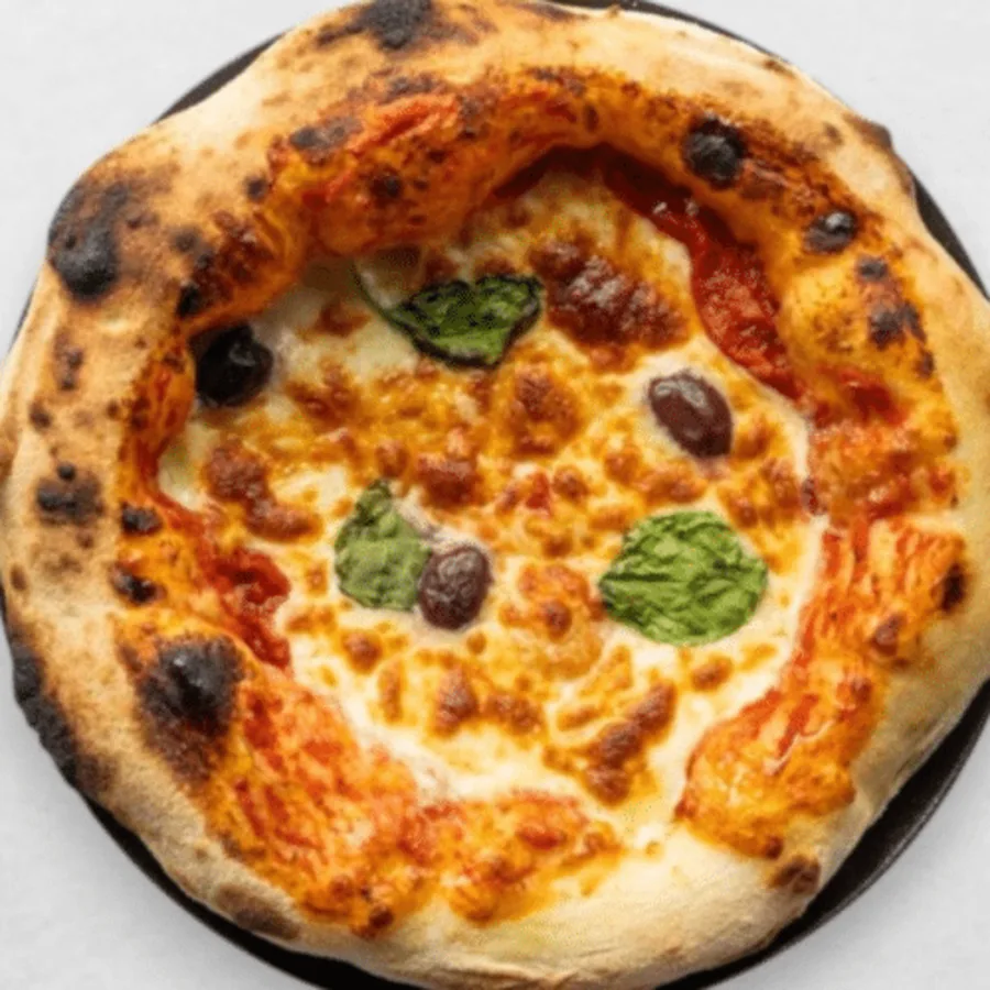 Wood-fired pizza at Ristorante Schweiger